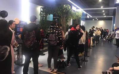 南昌VR虚拟现实体验馆开业大排长龙